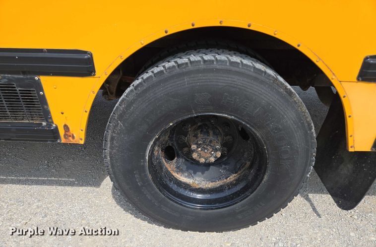 image for item EF1488 2005 IC PB105 school bus