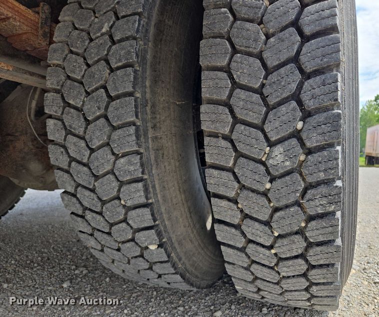 image for item EF1488 2005 IC PB105 school bus