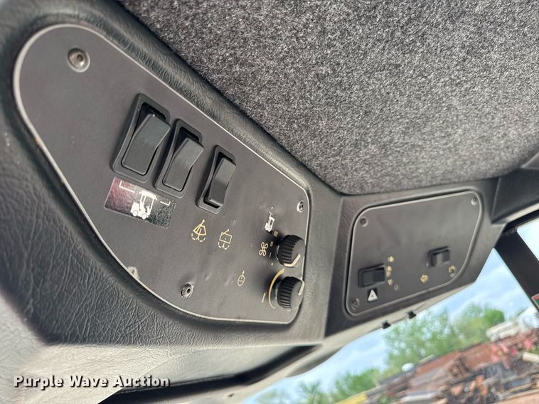 image for item EF1996 Ventrac 3400Y municipal tractor