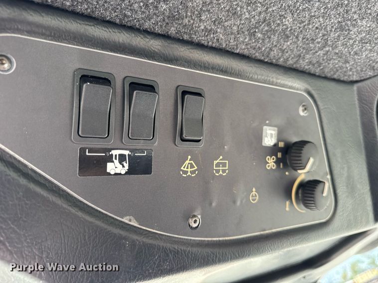 image for item EF1996 Ventrac 3400Y municipal tractor