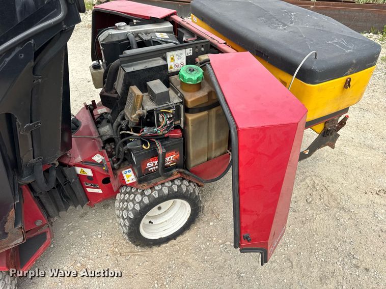 image for item EF1996 Ventrac 3400Y municipal tractor