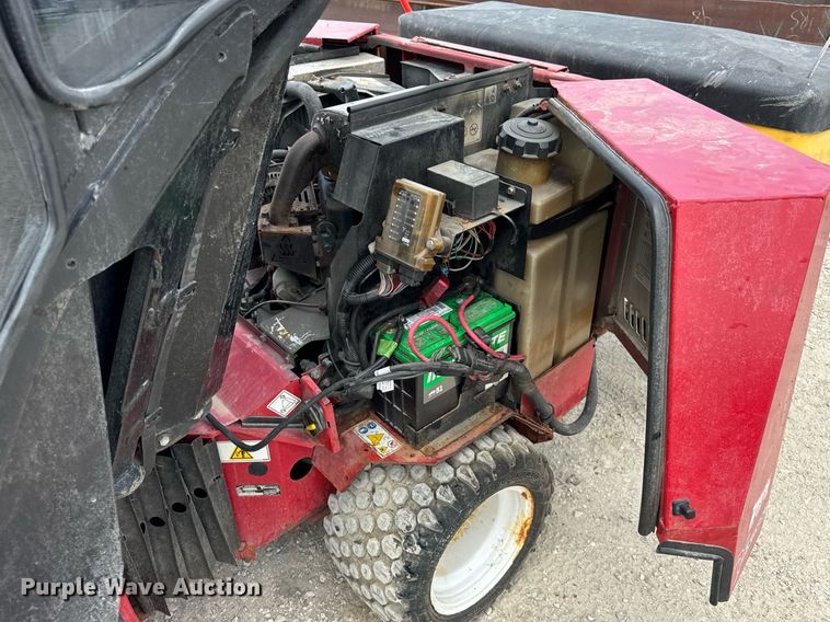 image for item EF1997 Ventrac 3400Y municipal tractor