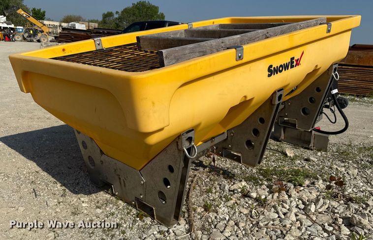 image for item EF2000 Snowex 10R-059633 spreader 