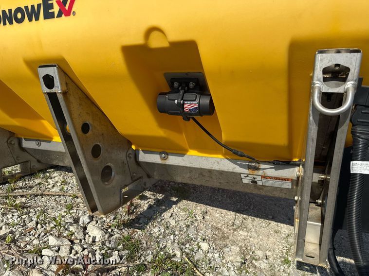 image for item EF2000 Snowex 10R-059633 spreader 