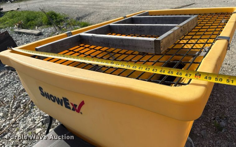 image for item EF2000 Snowex 10R-059633 spreader 