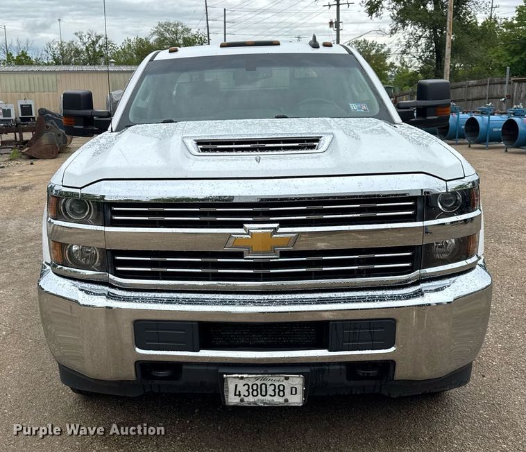 image for item EF2032 2018 Chevrolet Silverado 3500HD Crew Cab utility bed pickup truck