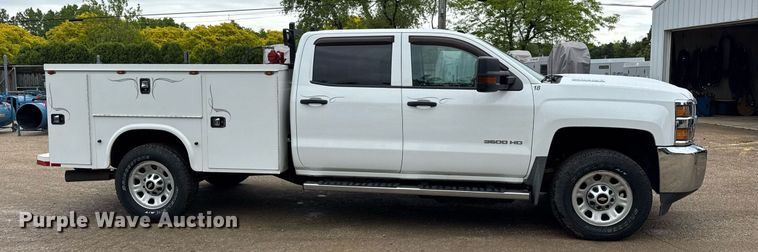 image for item EF2032 2018 Chevrolet Silverado 3500HD Crew Cab utility bed pickup truck