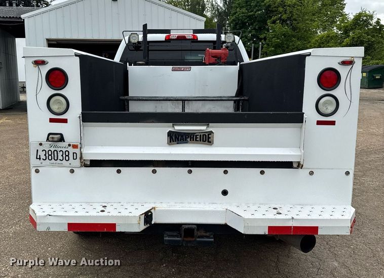 image for item EF2032 2018 Chevrolet Silverado 3500HD Crew Cab utility bed pickup truck