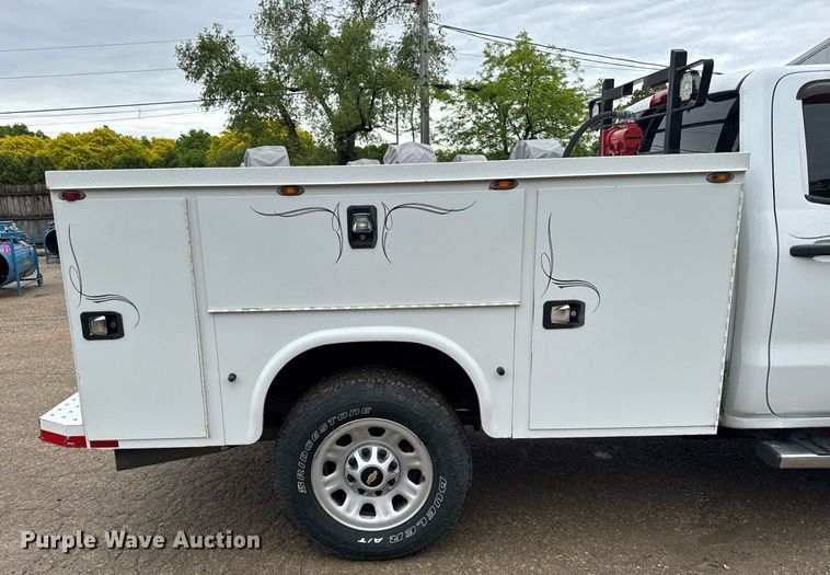 image for item EF2032 2018 Chevrolet Silverado 3500HD Crew Cab utility bed pickup truck