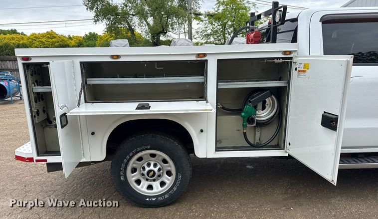image for item EF2032 2018 Chevrolet Silverado 3500HD Crew Cab utility bed pickup truck