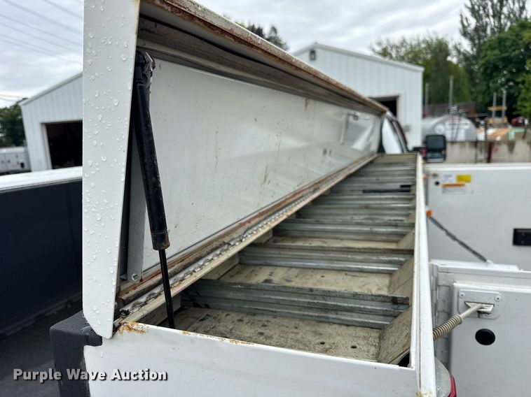 image for item EF2032 2018 Chevrolet Silverado 3500HD Crew Cab utility bed pickup truck