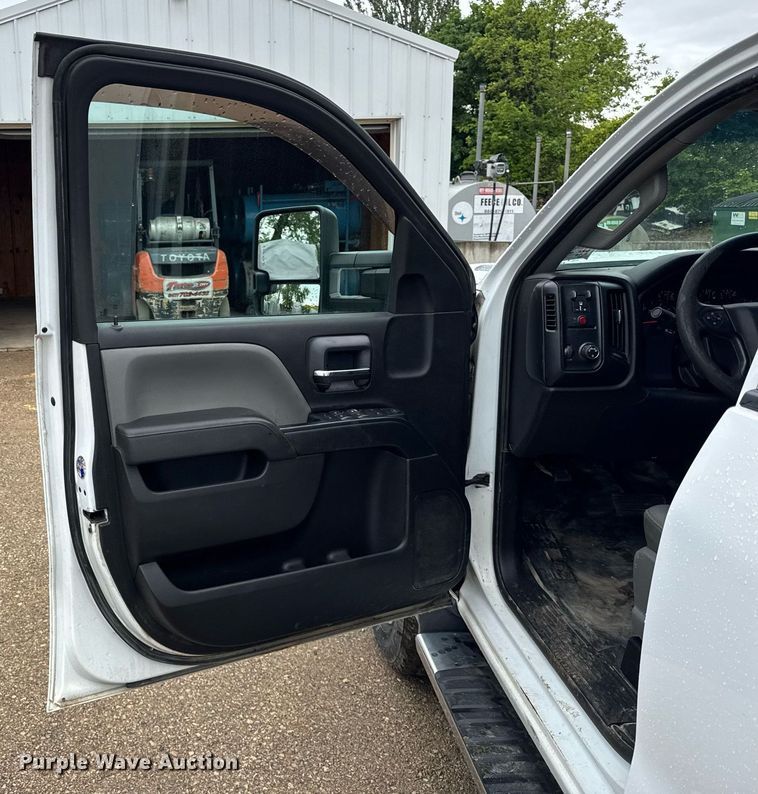 image for item EF2032 2018 Chevrolet Silverado 3500HD Crew Cab utility bed pickup truck