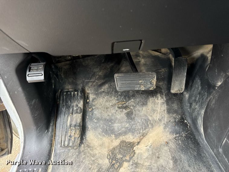 image for item EF2032 2018 Chevrolet Silverado 3500HD Crew Cab utility bed pickup truck