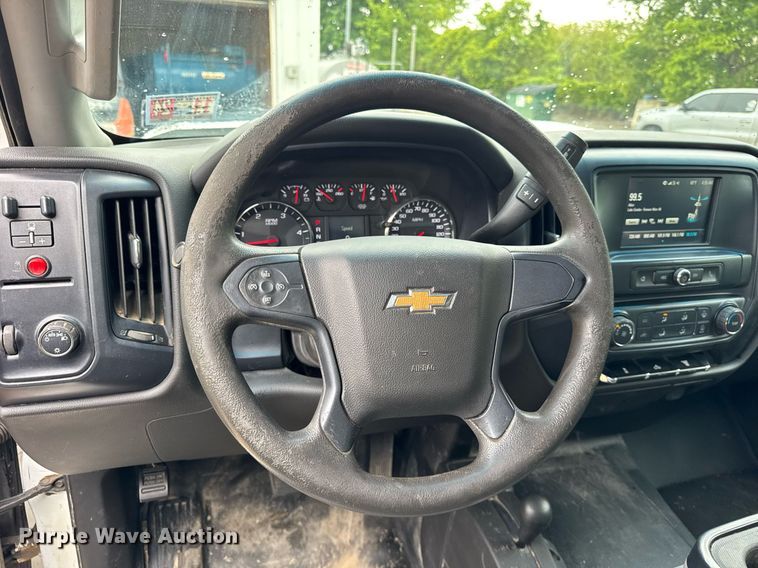 image for item EF2032 2018 Chevrolet Silverado 3500HD Crew Cab utility bed pickup truck