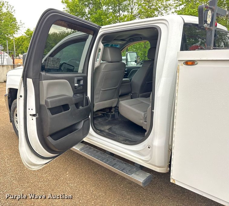 image for item EF2032 2018 Chevrolet Silverado 3500HD Crew Cab utility bed pickup truck