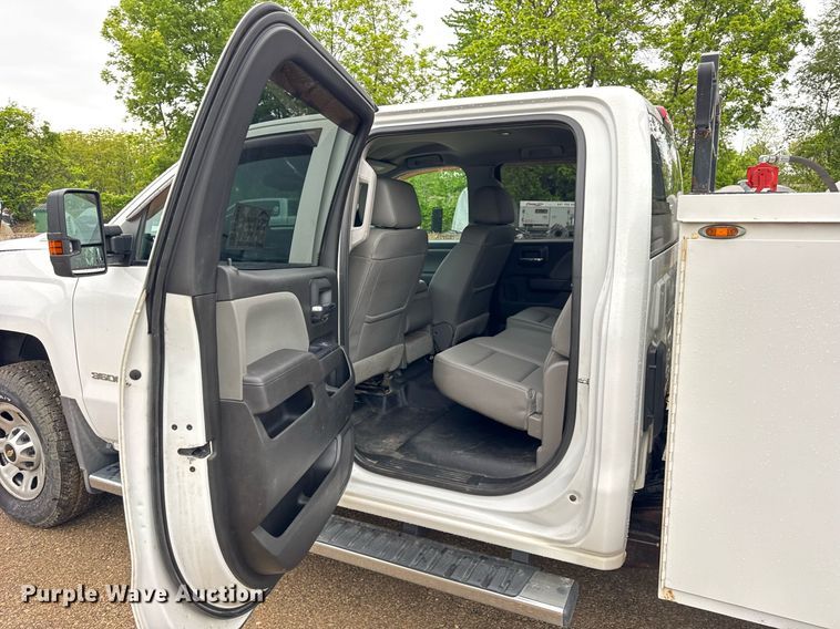 image for item EF2032 2018 Chevrolet Silverado 3500HD Crew Cab utility bed pickup truck