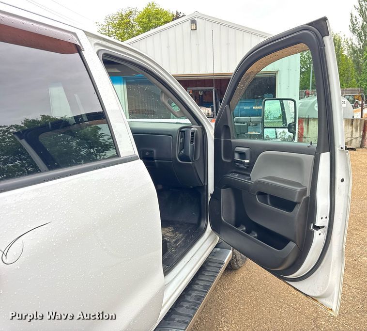 image for item EF2032 2018 Chevrolet Silverado 3500HD Crew Cab utility bed pickup truck