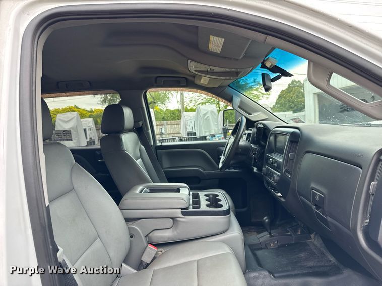 image for item EF2032 2018 Chevrolet Silverado 3500HD Crew Cab utility bed pickup truck