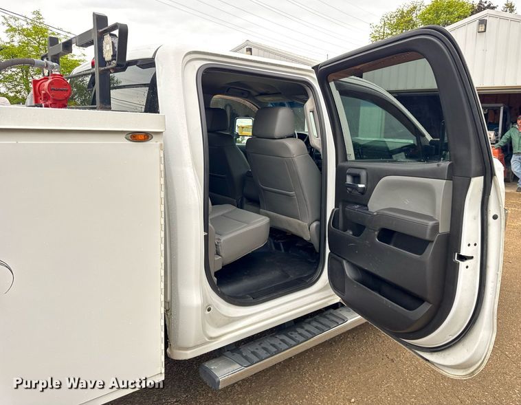 image for item EF2032 2018 Chevrolet Silverado 3500HD Crew Cab utility bed pickup truck