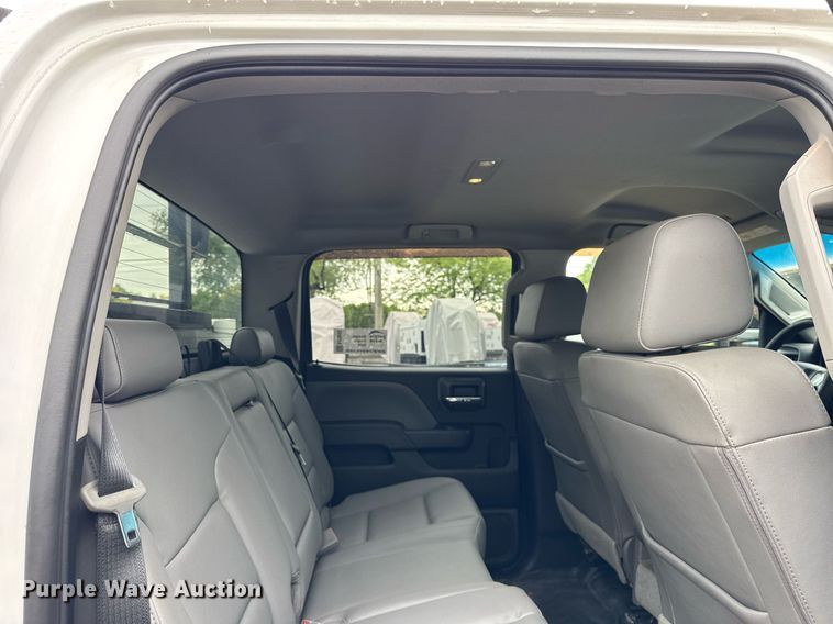 image for item EF2032 2018 Chevrolet Silverado 3500HD Crew Cab utility bed pickup truck