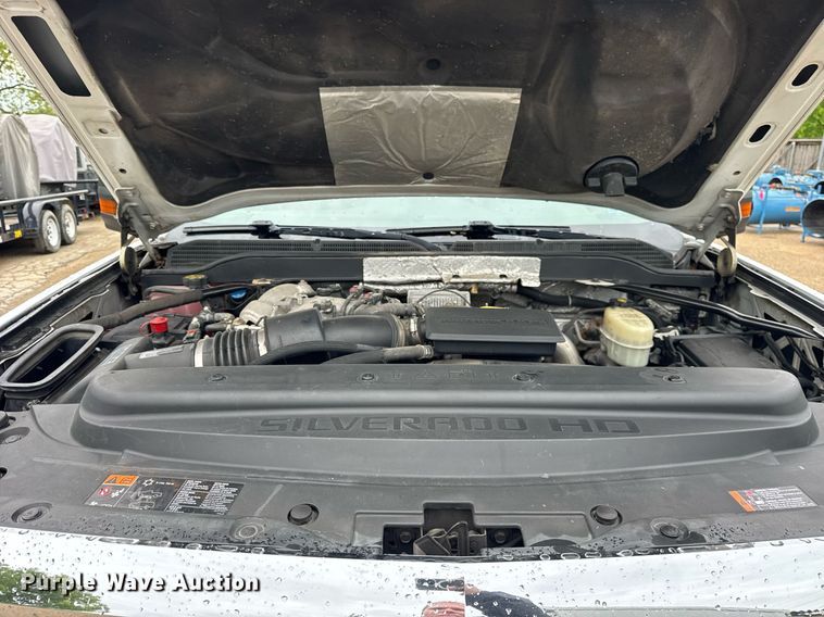 image for item EF2032 2018 Chevrolet Silverado 3500HD Crew Cab utility bed pickup truck