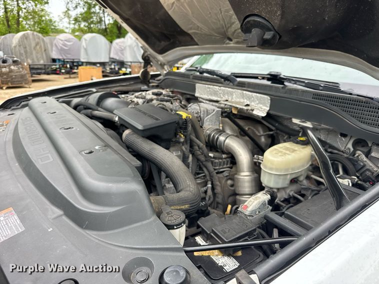 image for item EF2032 2018 Chevrolet Silverado 3500HD Crew Cab utility bed pickup truck