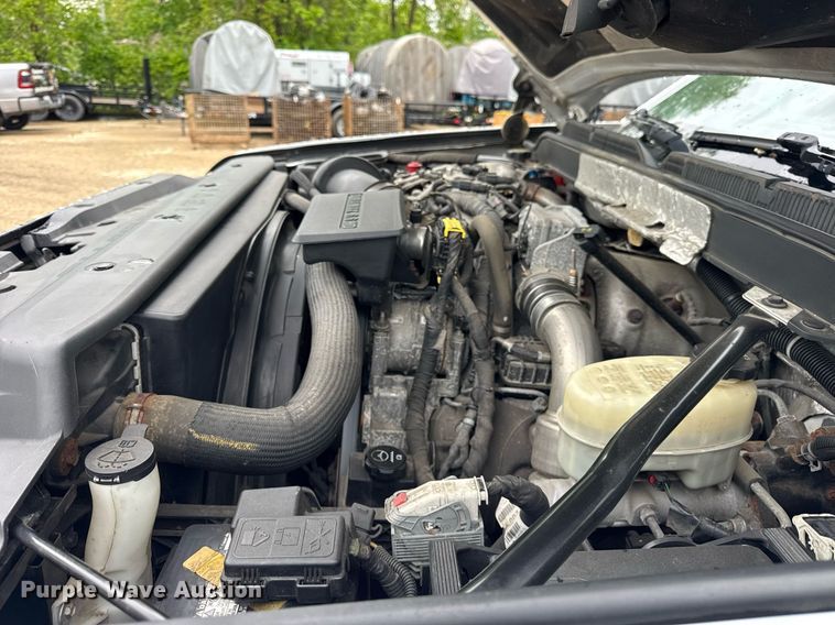 image for item EF2032 2018 Chevrolet Silverado 3500HD Crew Cab utility bed pickup truck