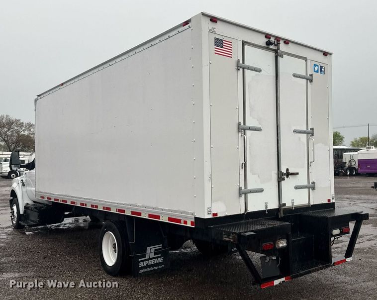 image for item EG5726 2016 Ford F650 Super Duty box truck