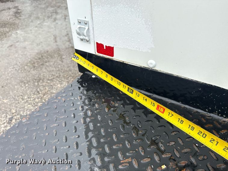 image for item EG5726 2016 Ford F650 Super Duty box truck