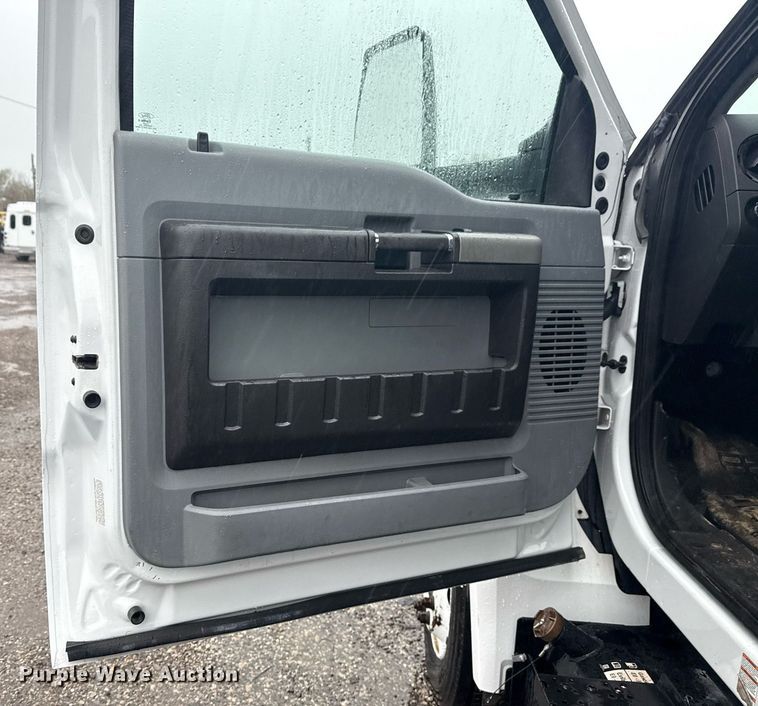 image for item EG5726 2016 Ford F650 Super Duty box truck