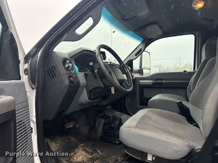 image for item EG5726 2016 Ford F650 Super Duty box truck