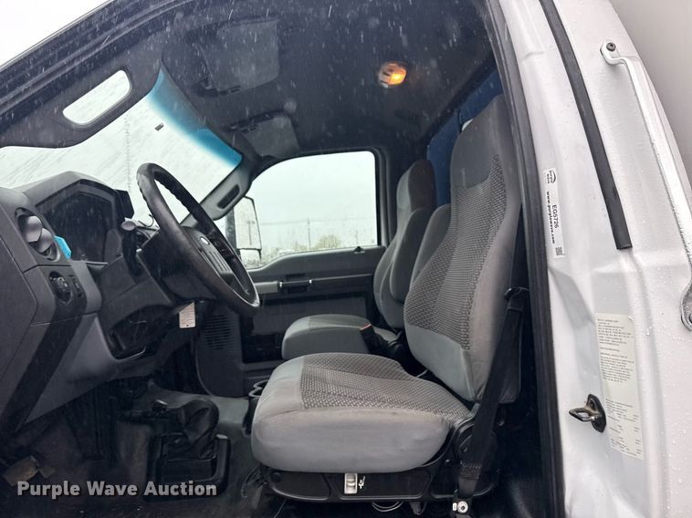 image for item EG5726 2016 Ford F650 Super Duty box truck