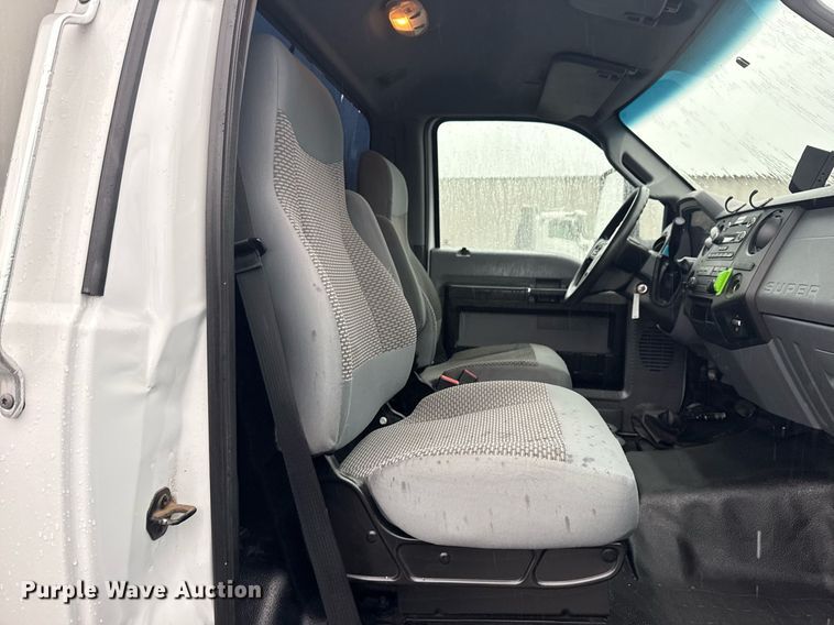 image for item EG5726 2016 Ford F650 Super Duty box truck