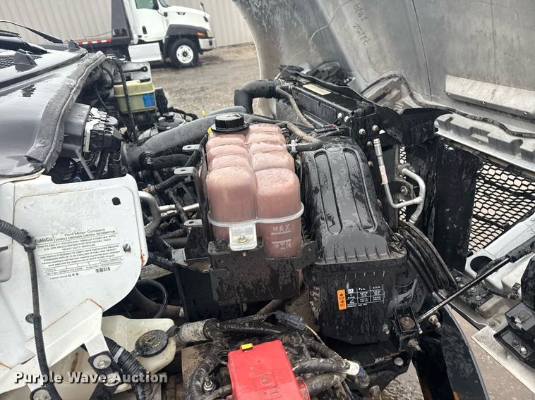 image for item EG5726 2016 Ford F650 Super Duty box truck