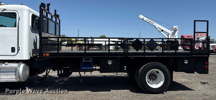 image for item EG5736 2007 Peterbilt 335 flatbed truck