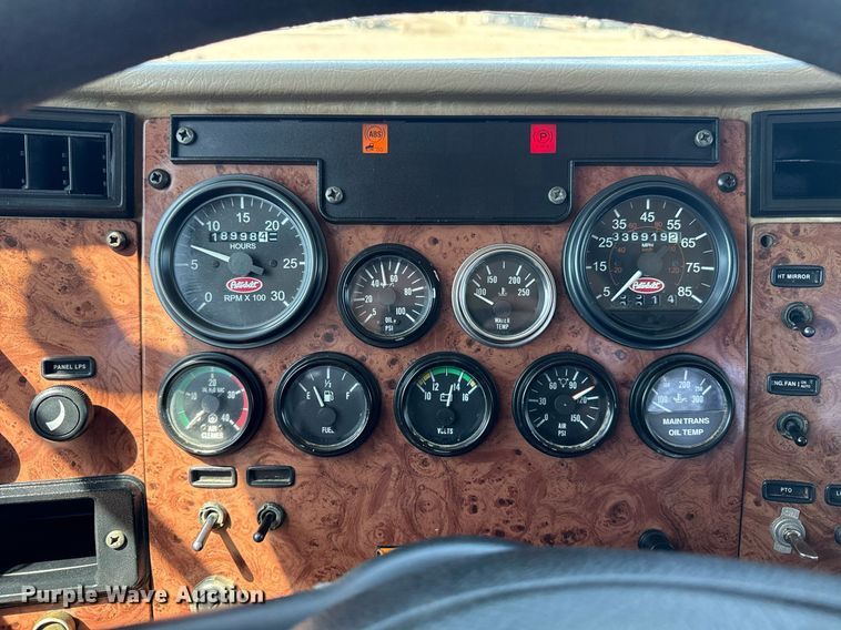 image for item EG5736 2007 Peterbilt 335 flatbed truck