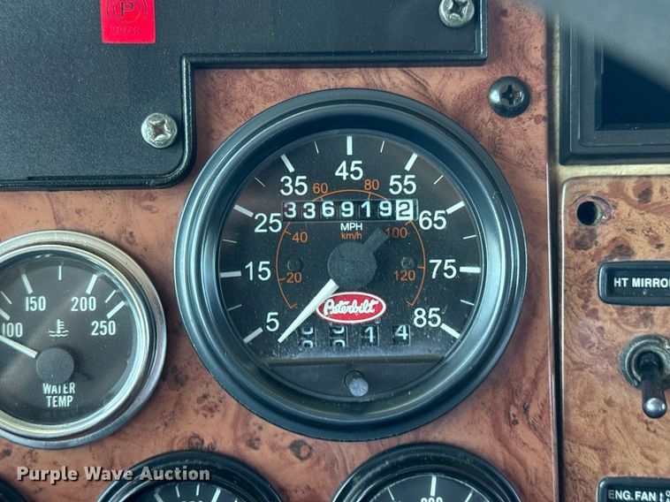 image for item EG5736 2007 Peterbilt 335 flatbed truck