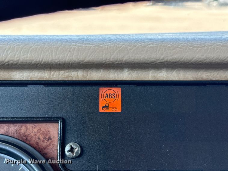 image for item EG5736 2007 Peterbilt 335 flatbed truck