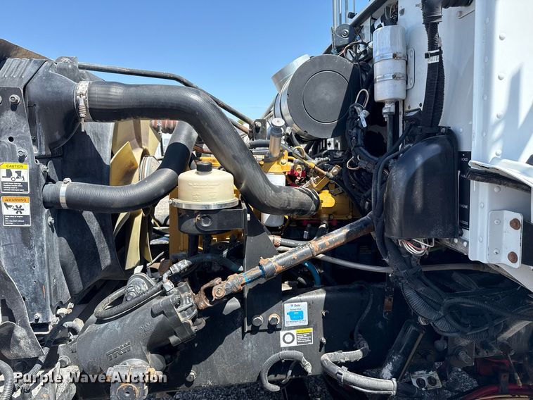 image for item EG5736 2007 Peterbilt 335 flatbed truck