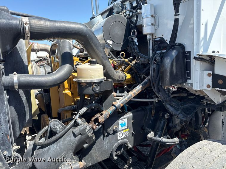 image for item EG5736 2007 Peterbilt 335 flatbed truck