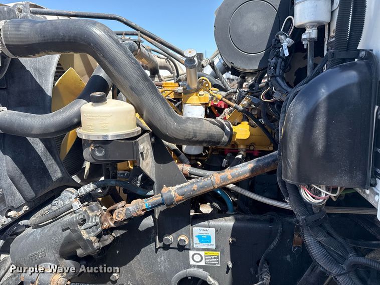 image for item EG5736 2007 Peterbilt 335 flatbed truck