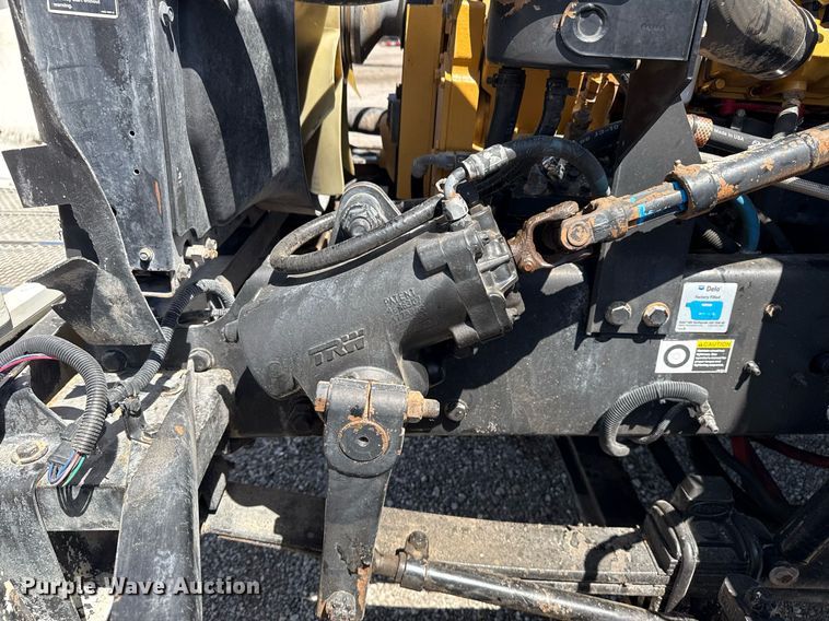 image for item EG5736 2007 Peterbilt 335 flatbed truck