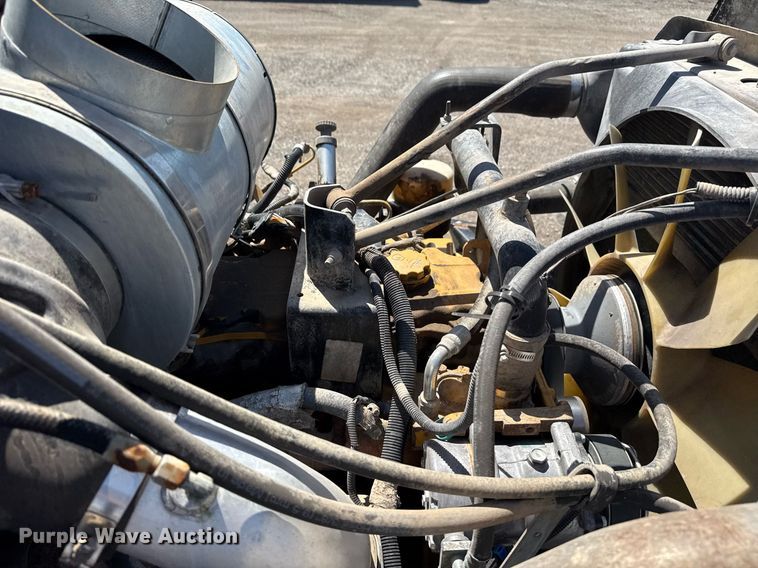 image for item EG5736 2007 Peterbilt 335 flatbed truck