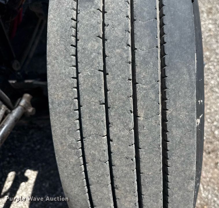 image for item EG5736 2007 Peterbilt 335 flatbed truck