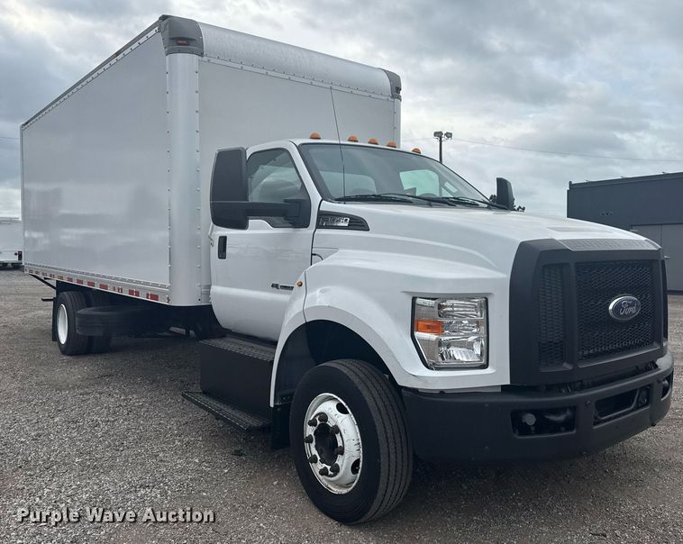 image for item EG5775 2017 Ford F650 Super Duty box truck