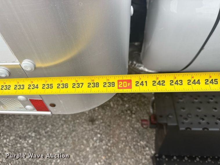 image for item EG5775 2017 Ford F650 Super Duty box truck