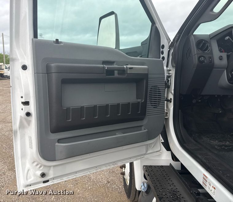 image for item EG5775 2017 Ford F650 Super Duty box truck