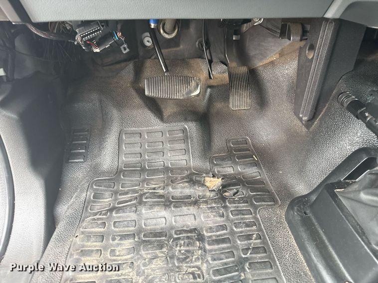 image for item EG5775 2017 Ford F650 Super Duty box truck