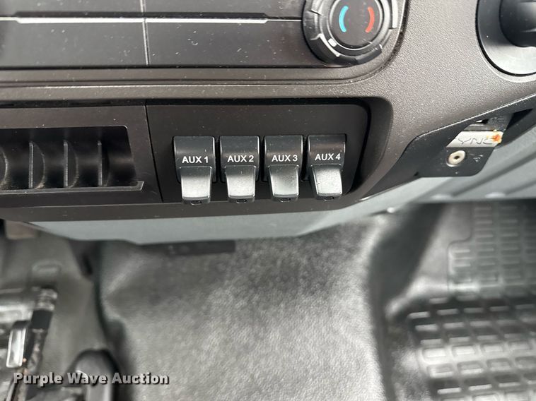 image for item EG5775 2017 Ford F650 Super Duty box truck