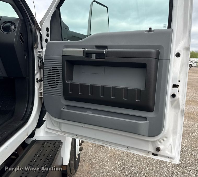 image for item EG5775 2017 Ford F650 Super Duty box truck